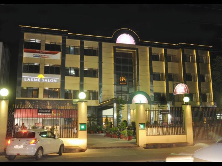 Grand Continental Hotel Prayagraj Extérieur photo