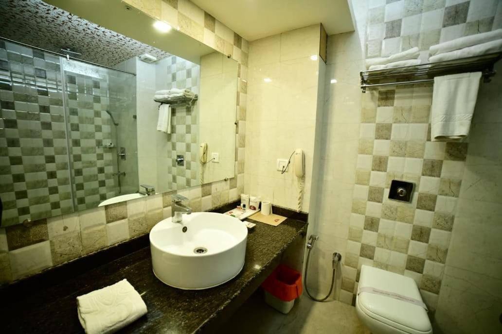 Grand Continental Hotel Prayagraj Extérieur photo