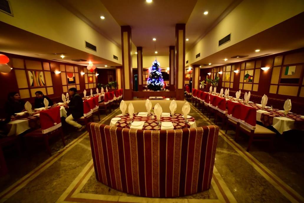 Grand Continental Hotel Prayagraj Extérieur photo