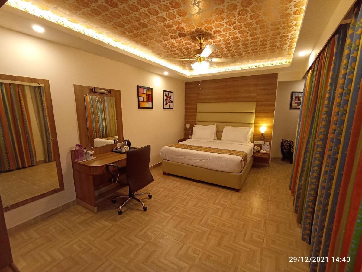 Grand Continental Hotel Prayagraj Extérieur photo
