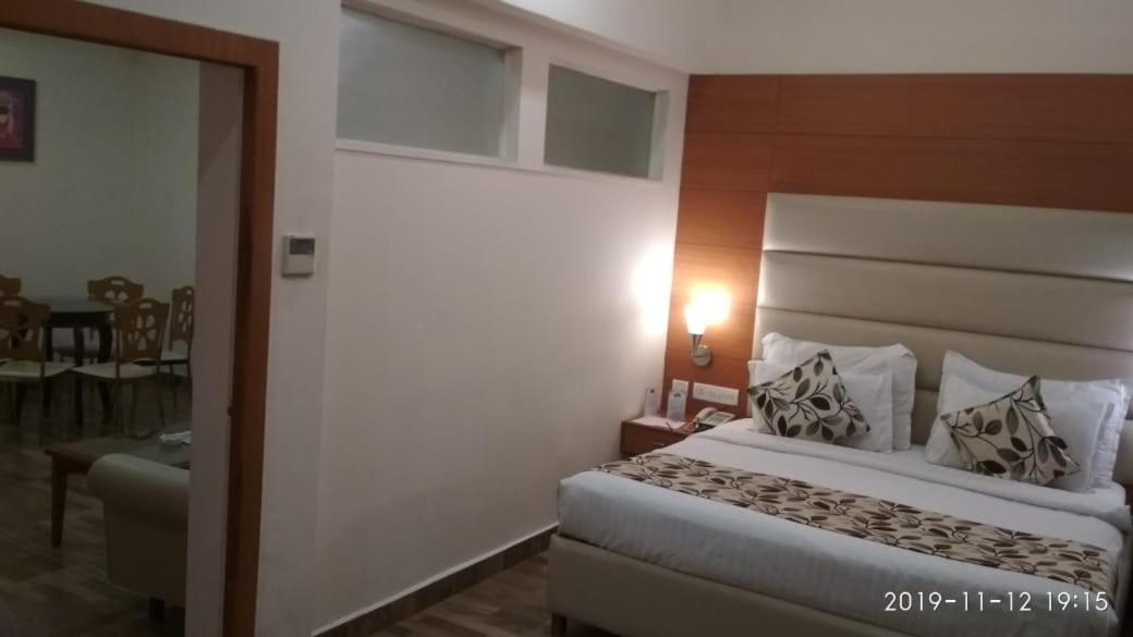 Grand Continental Hotel Prayagraj Extérieur photo