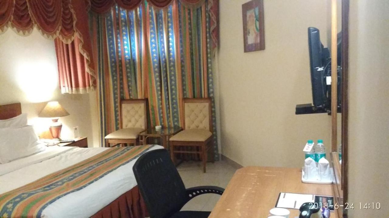 Grand Continental Hotel Prayagraj Extérieur photo
