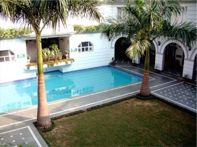Grand Continental Hotel Prayagraj Extérieur photo