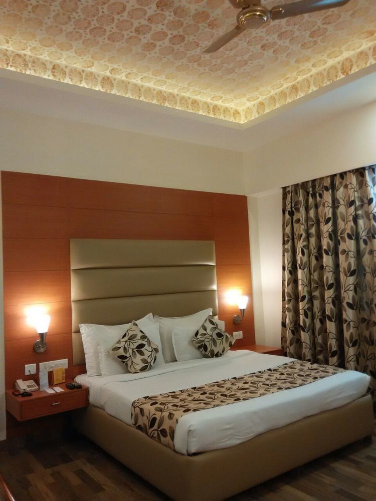 Grand Continental Hotel Prayagraj Extérieur photo