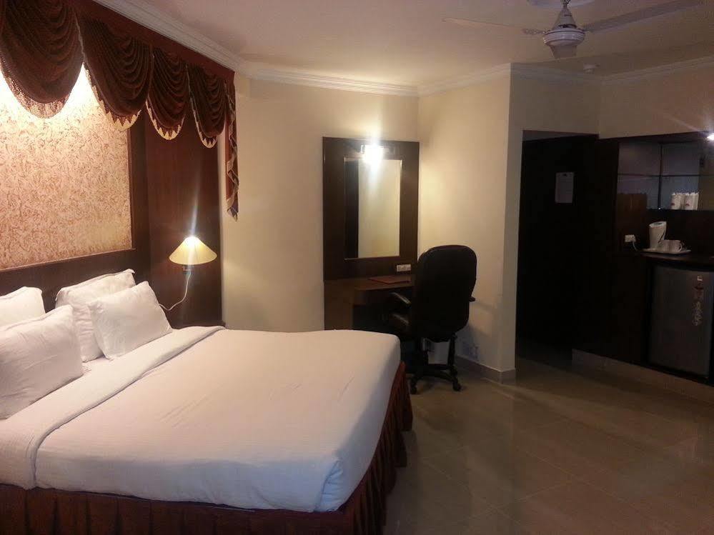 Grand Continental Hotel Prayagraj Extérieur photo